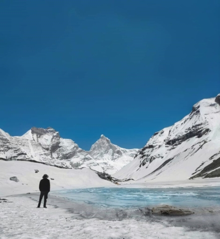 Frozen Kedartal lake